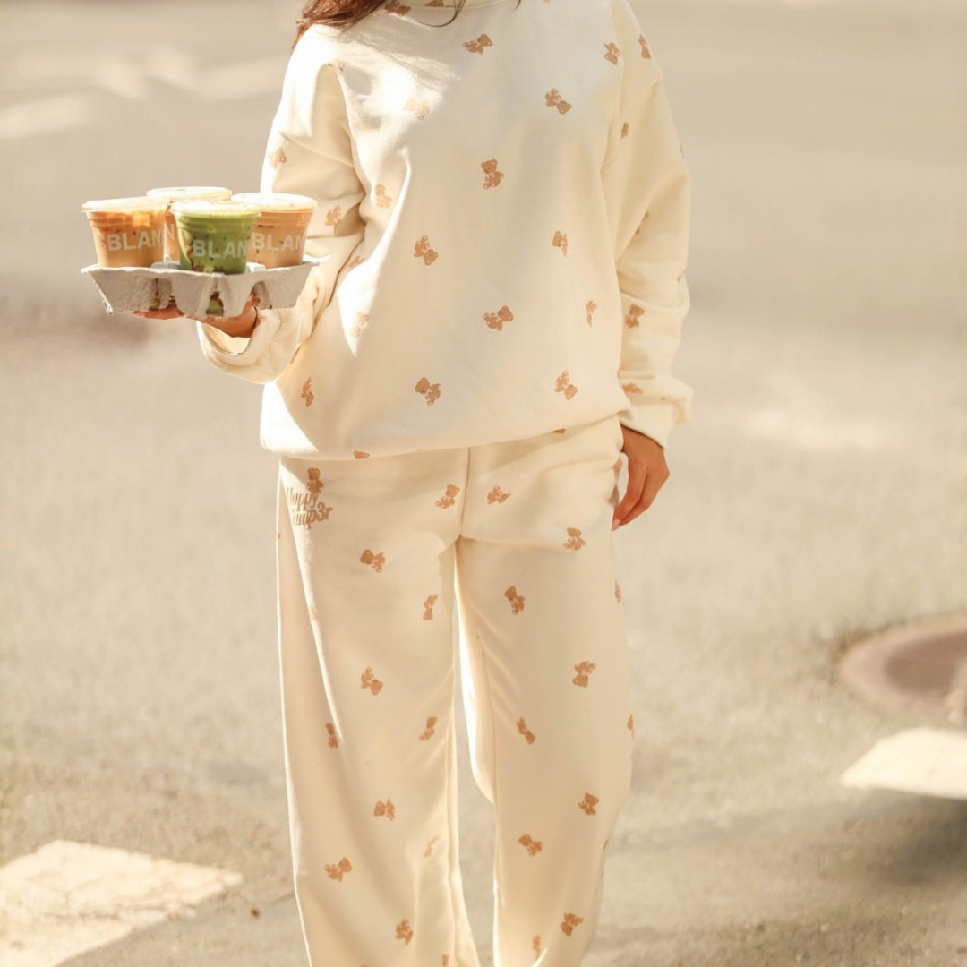 Happy Camp3r – Camps3y Dreams Sweats: Cream