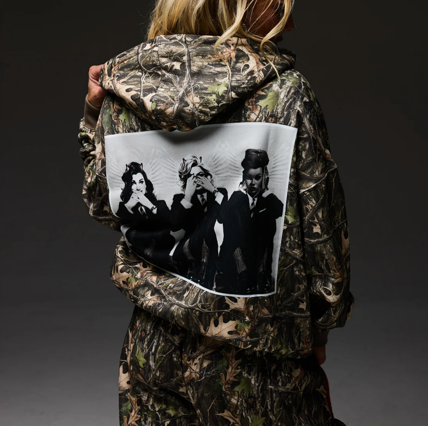 MANHUNT RACER HOODIE