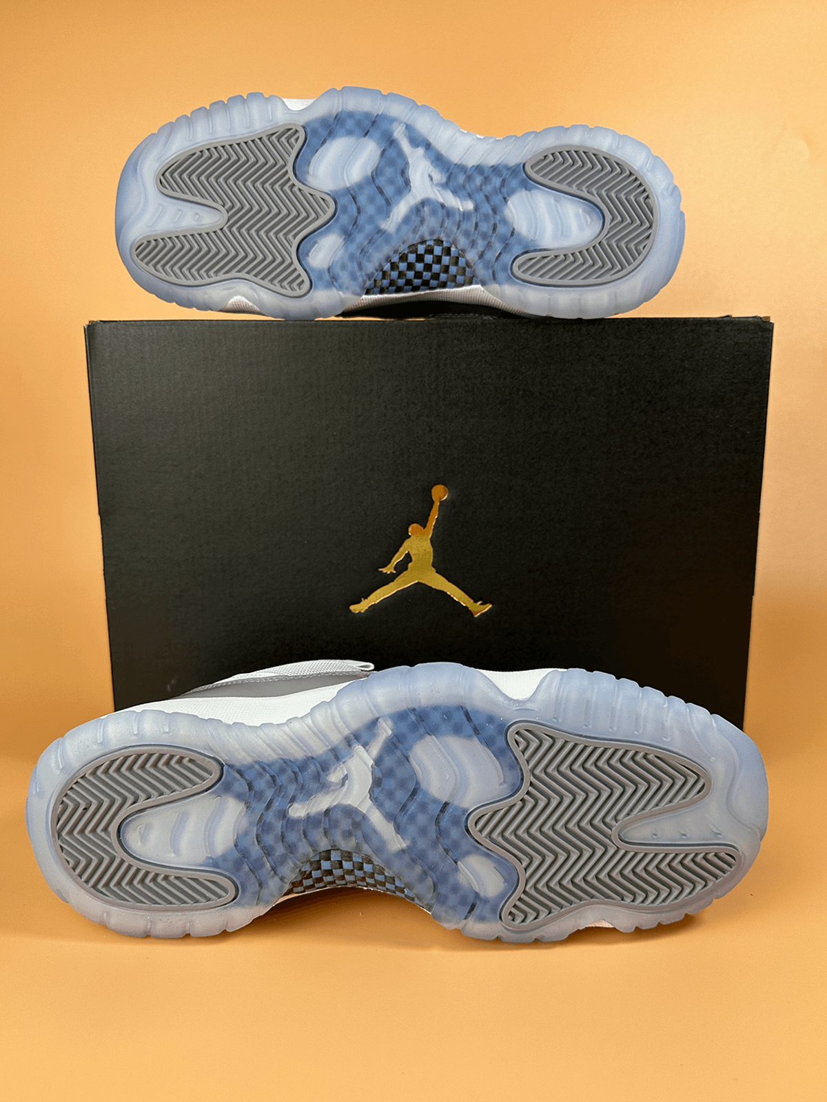 Jordan 11 Low Cement Grey