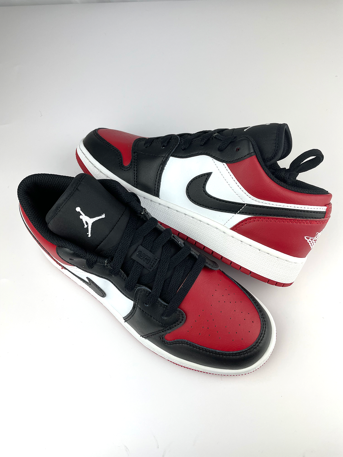 Jordan 1 low bred top on feet