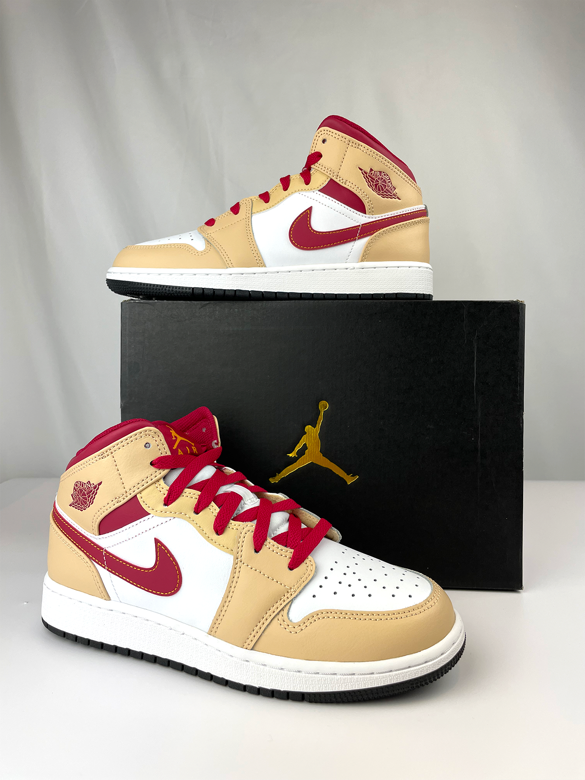Jordan 1 Mid Beige Red