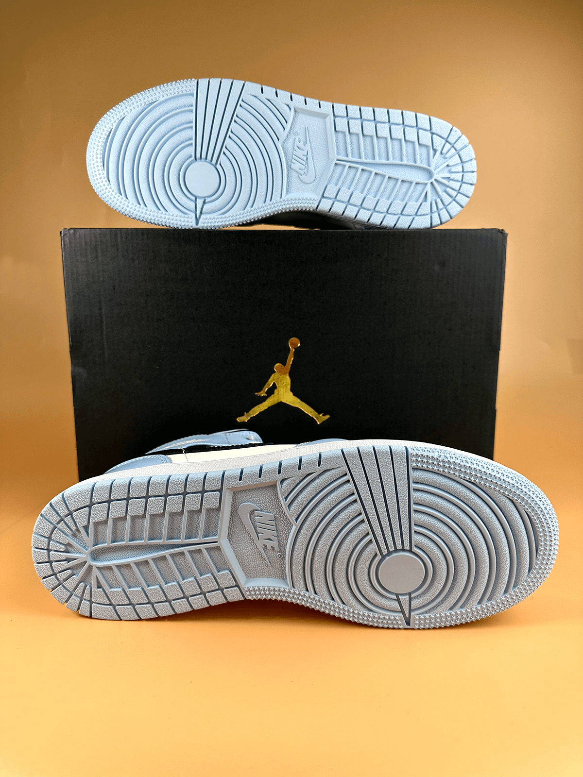 Jordan 1 Mid Ice Blue