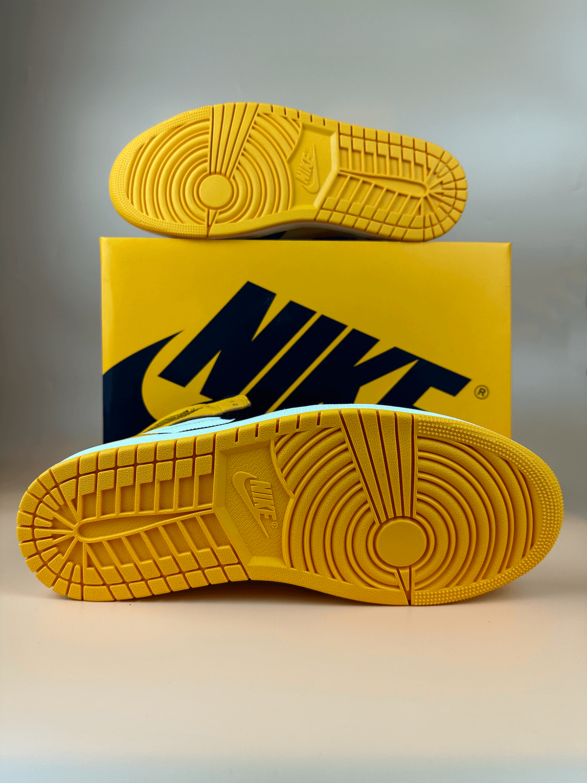 Jordan 1 High OG Taxi
