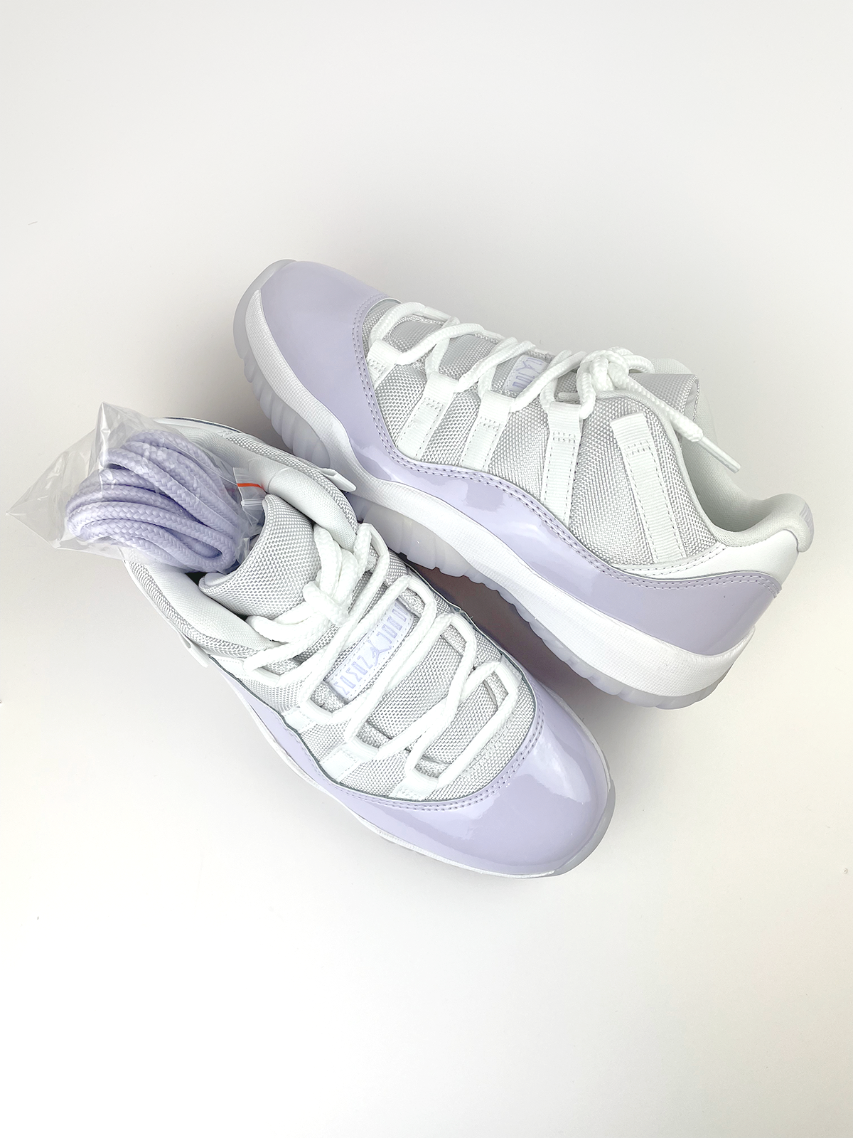 Jordan 11 Retro Low Pure Violet