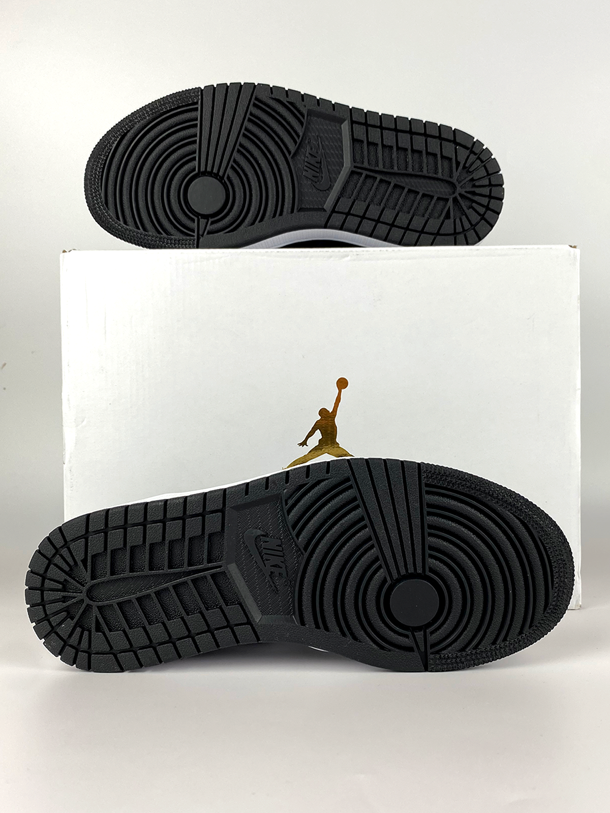 Jordan 1 Low Black White