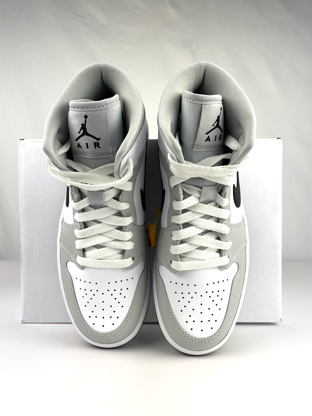 Jordan 1 Mid Light Smoke Grey