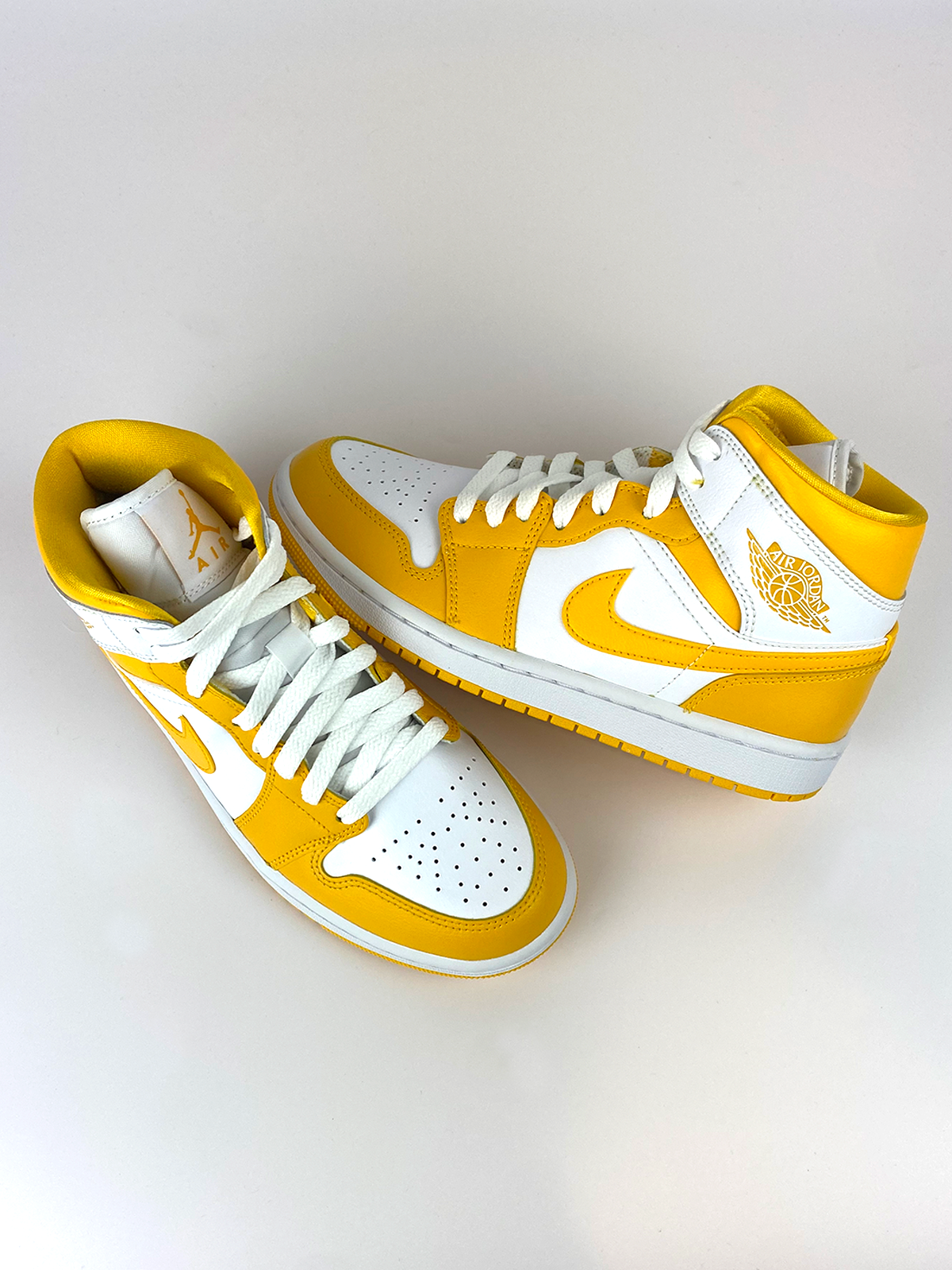 Jordan 1 Mid White University Gold