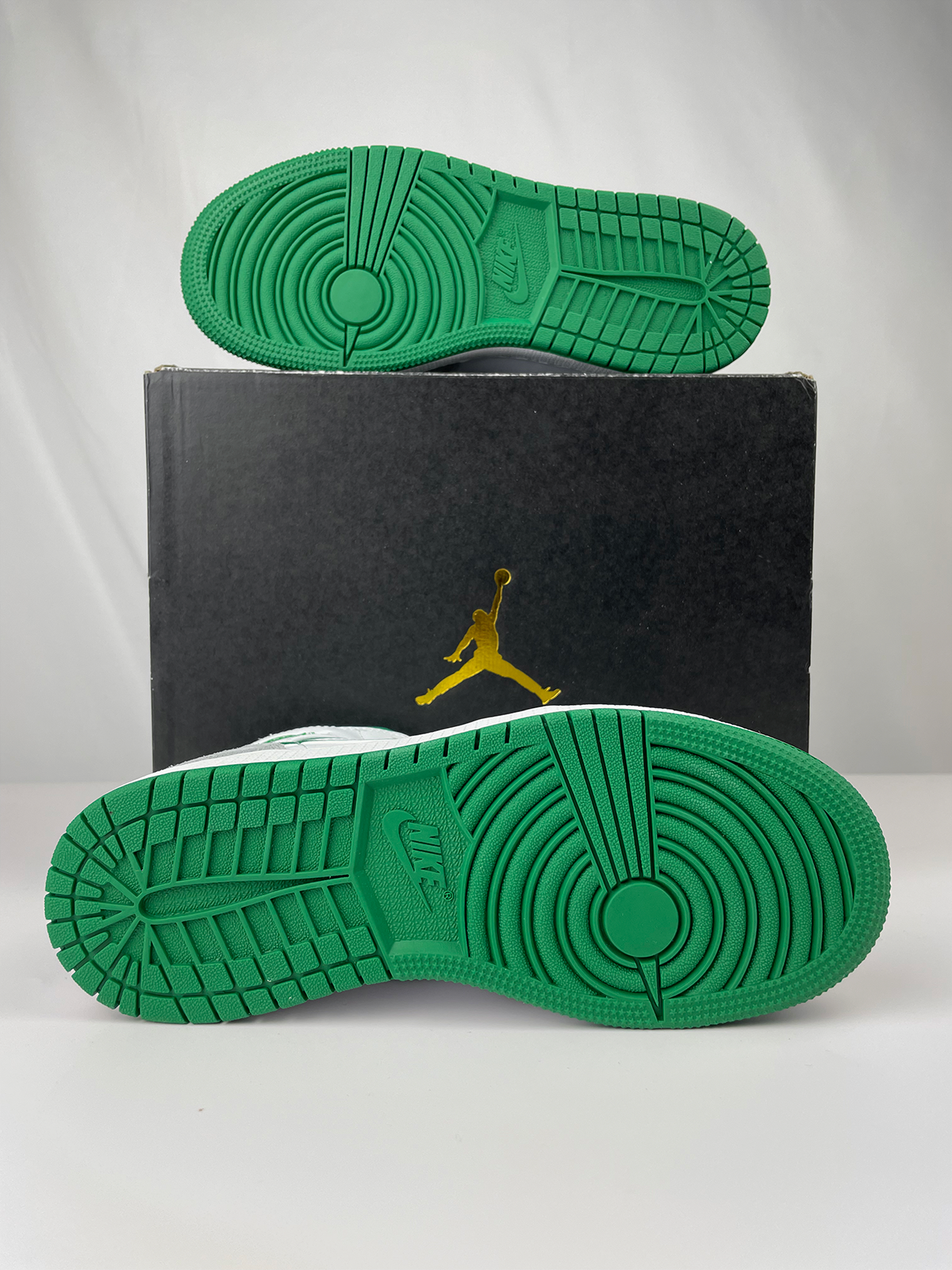 Jordan 1 Mid SE Pine Green Smoke Grey