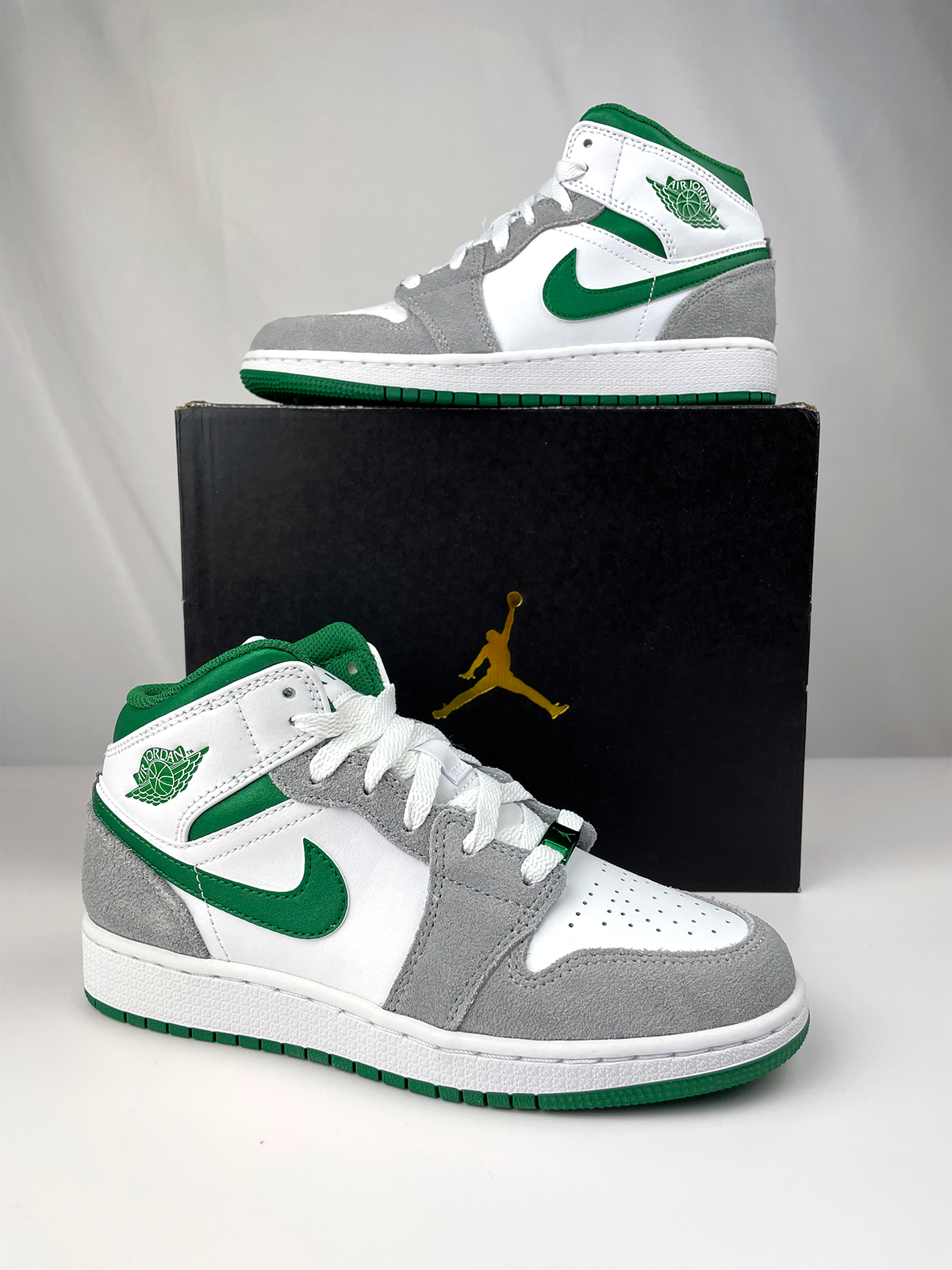 Jordan 1 Mid SE Pine Green Smoke Grey
