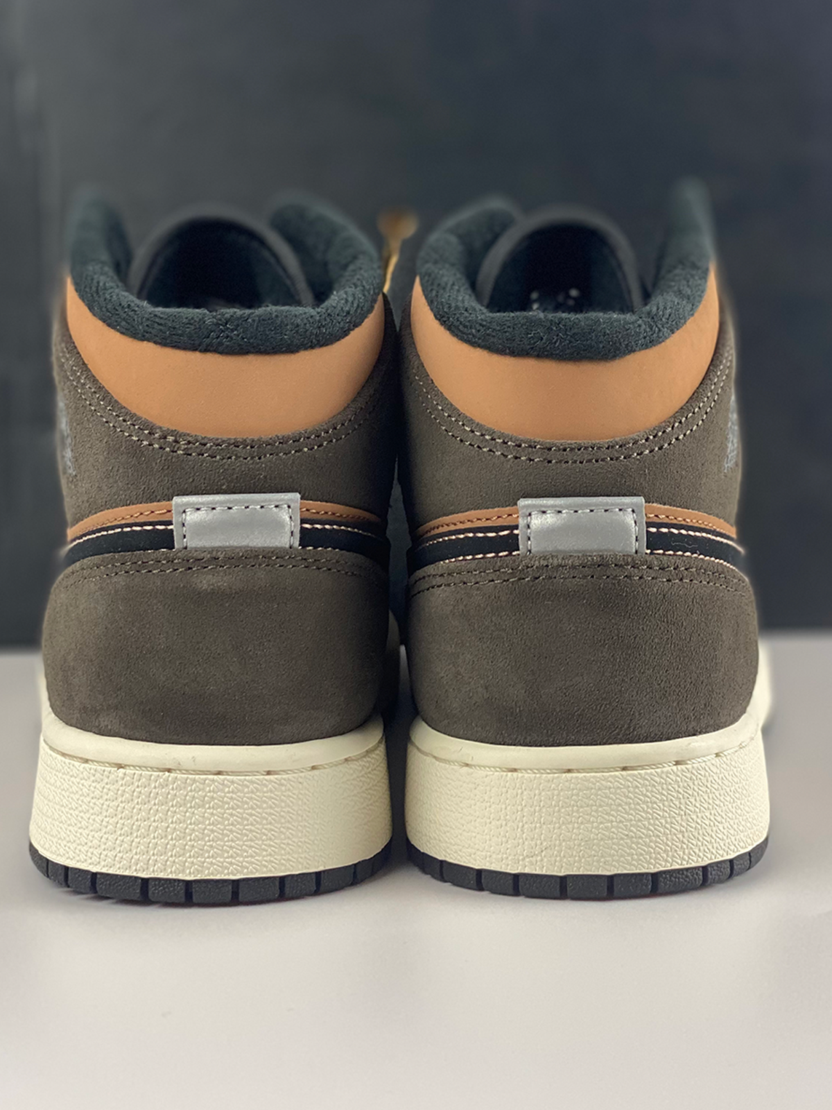 Jordan 1 Mid SE Dark Chocolate