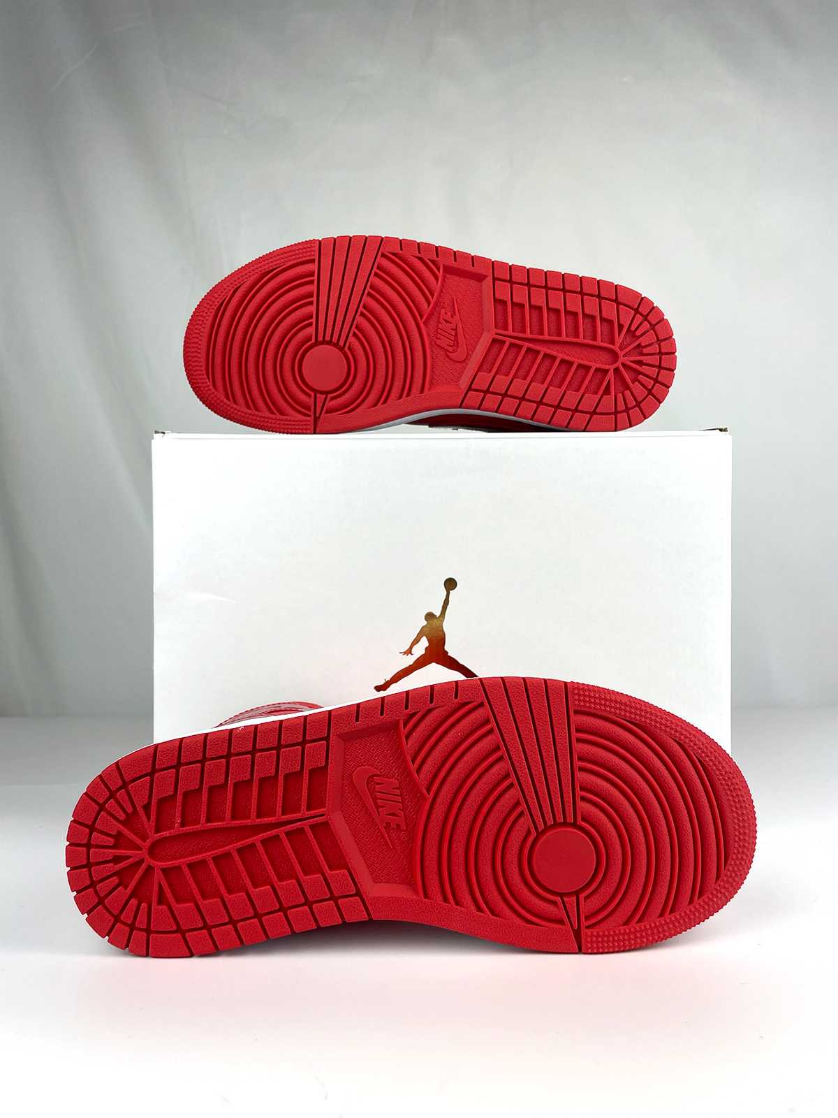 Jordan 1 Mid SE Pomegranate