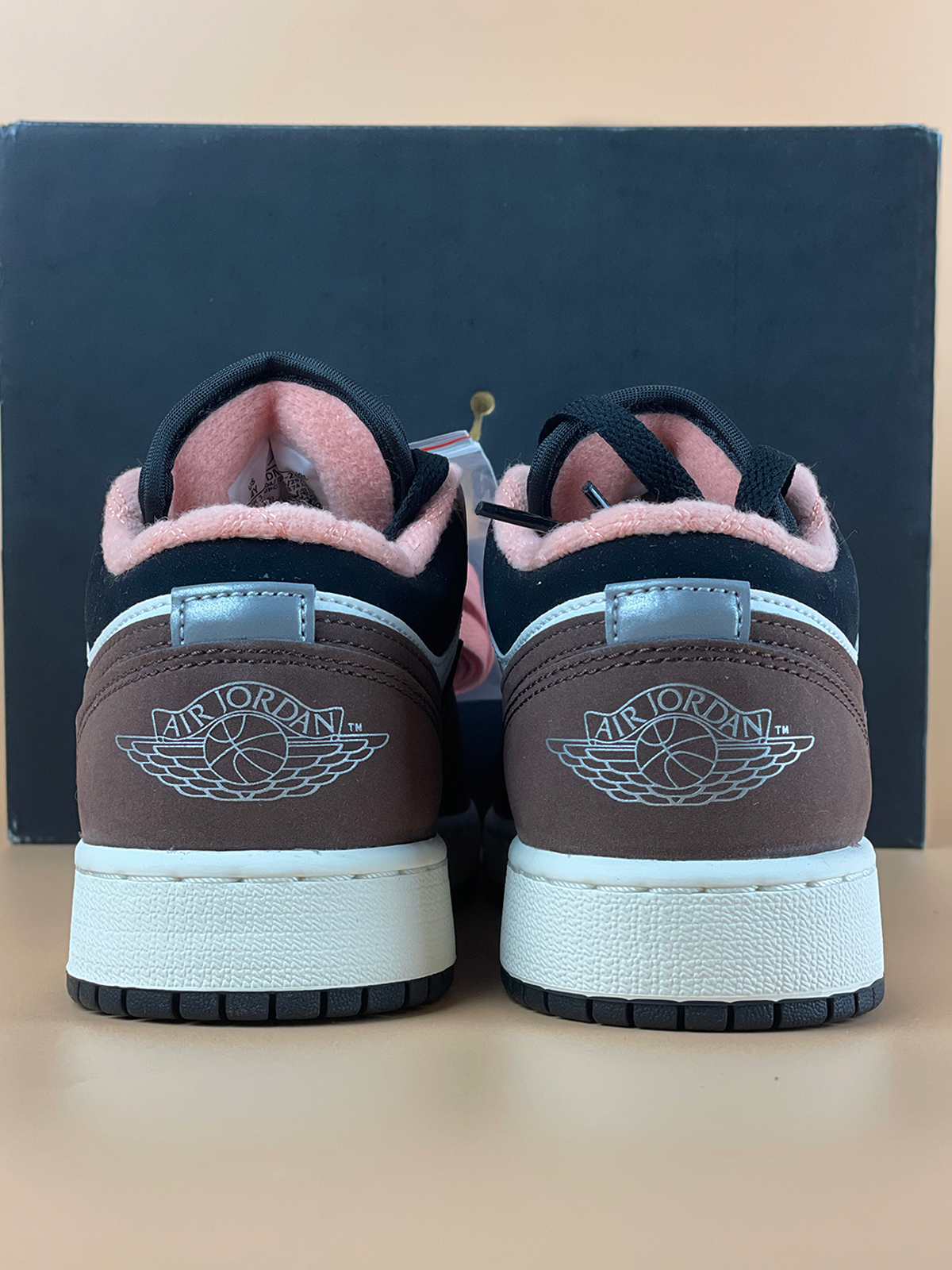 Jordan 1 Low Mocha