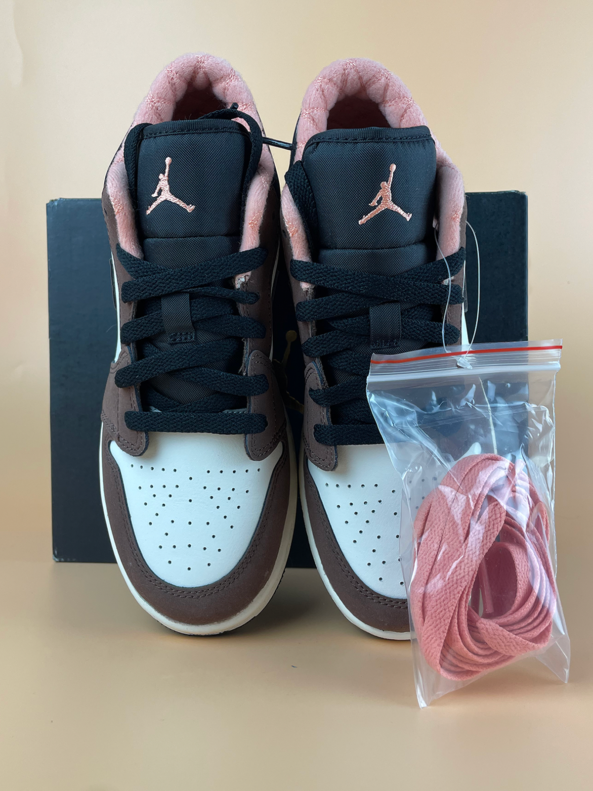 Jordan 1 Low Mocha