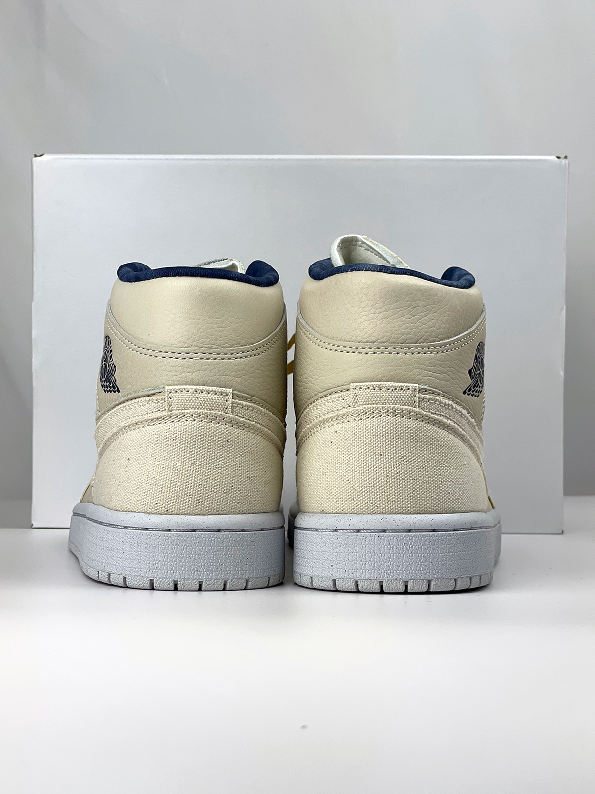 Jordan 1 Mid Sanddrift