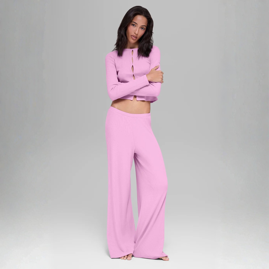 alo - Mid-Rise Dreamlight Straight Pant: Candy Heart Pink