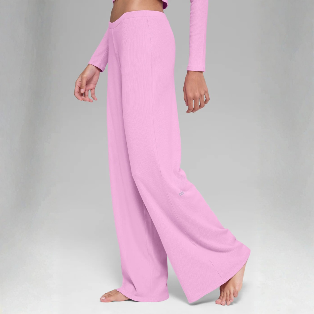 alo - Mid-Rise Dreamlight Straight Pant: Candy Heart Pink