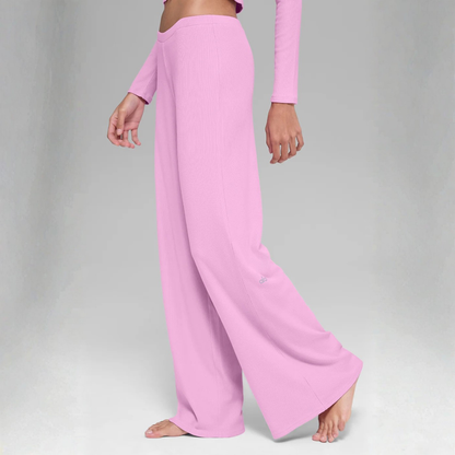 alo - Mid-Rise Dreamlight Straight Pant: Candy Heart Pink
