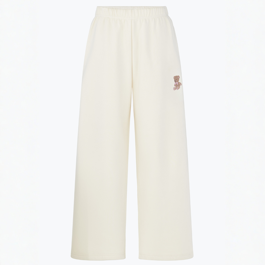 Happy Camp3r – Camps3y Sweats: Cream