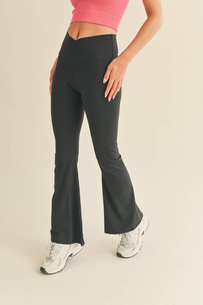 Layla Crossover Yoga Pant: Black