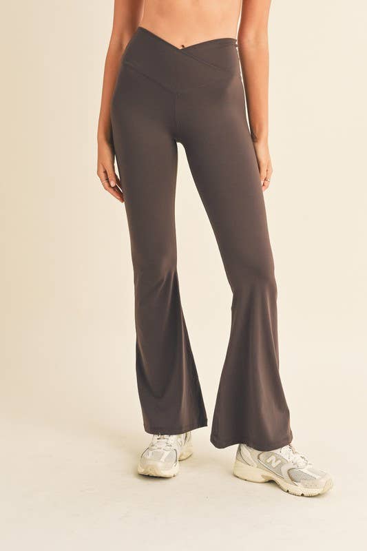 Layla Crossover Yoga Pants - Chocolate