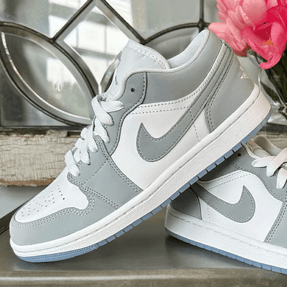 靴 Nike Women's Air Jordan 1 Low \