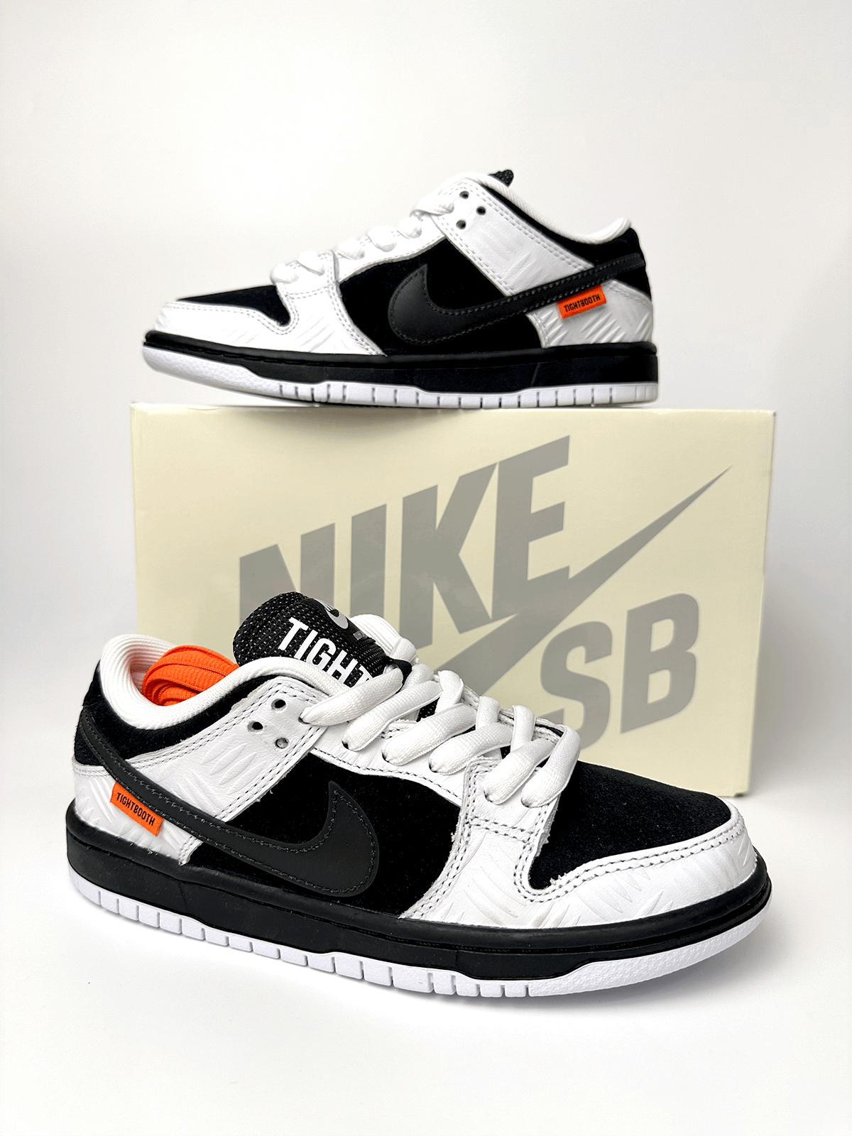 Nike SB Dunk Low Tightbooth