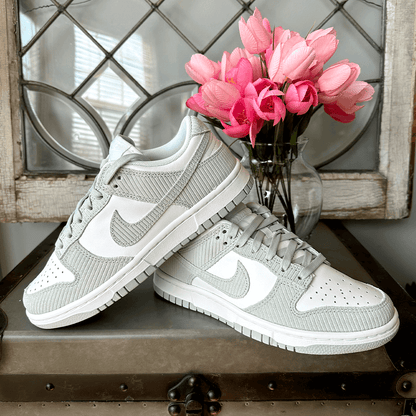 Nike sb 2024 dunk low silver