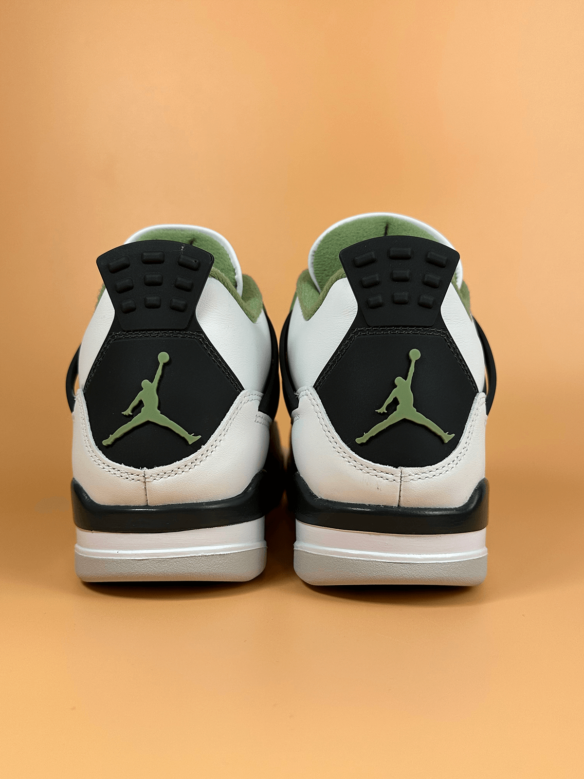 Jordan 4 "Oil Green" Seafoam