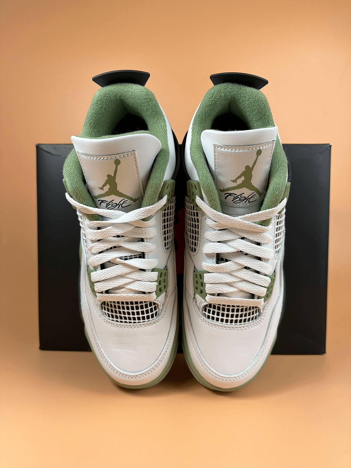 Jordan 4 "Oil Green" Seafoam