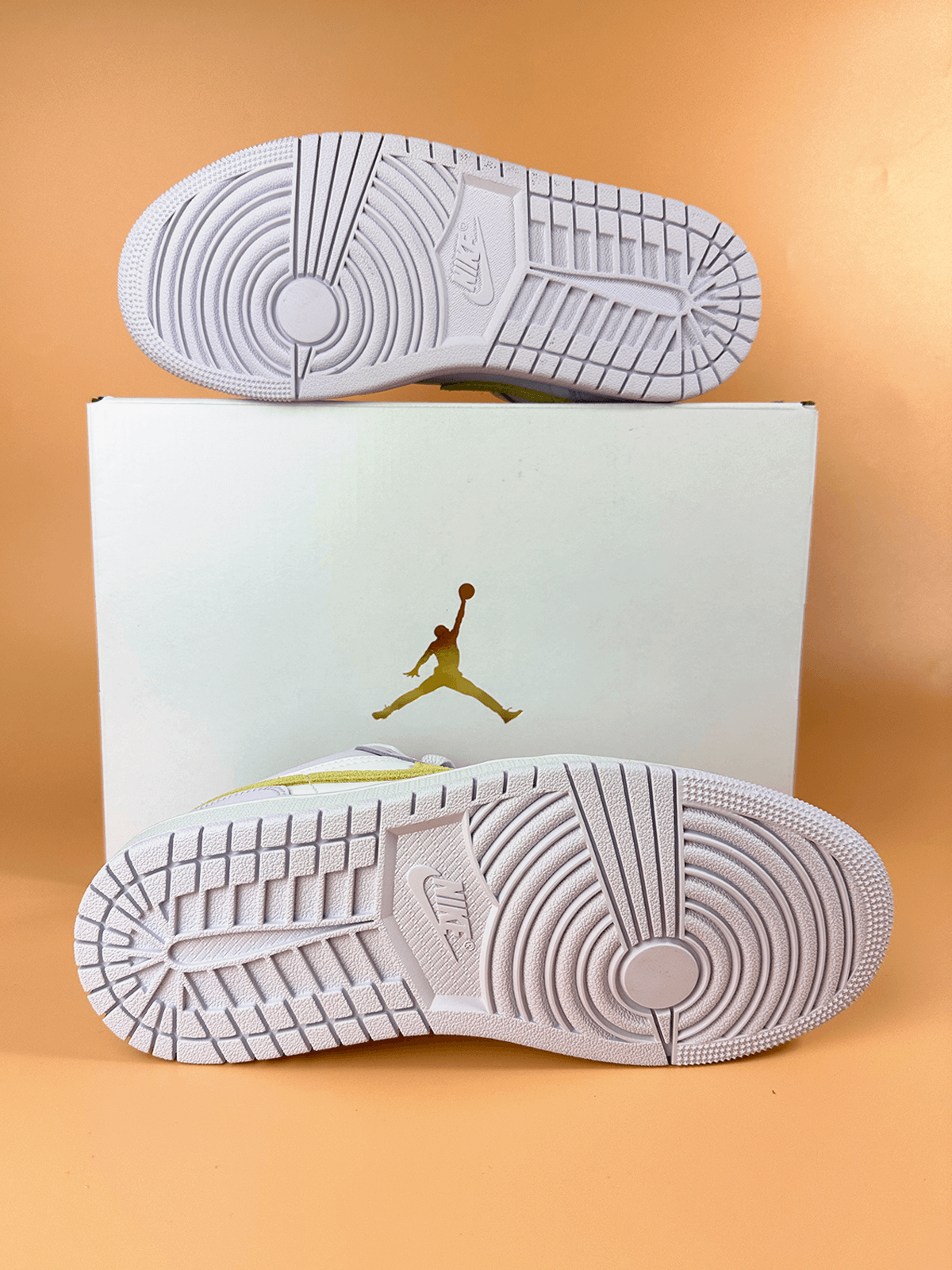 Jordan 1 Low Barely Grape Lilac Blonde