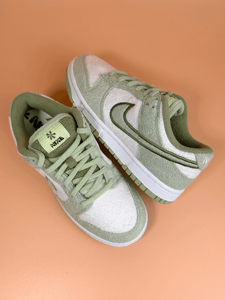 Nike Dunk Low SE Fleece Pack Honeydew – Lilac Blonde